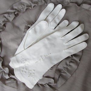 vintage white fabric gloves